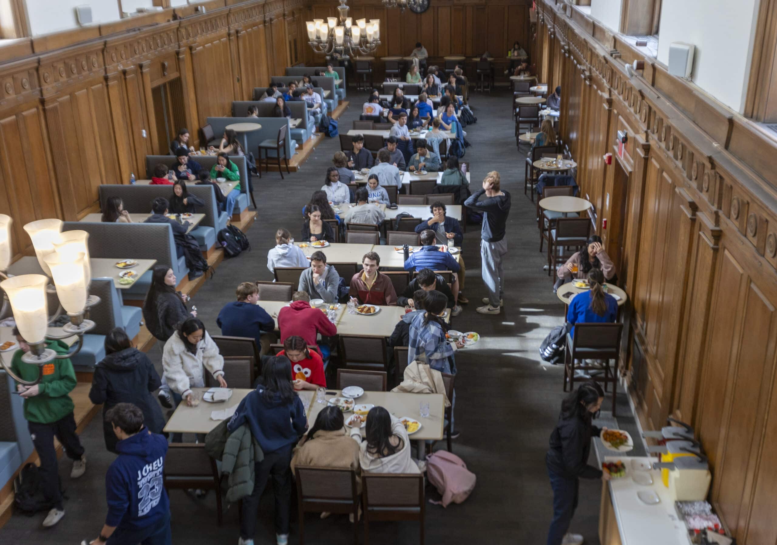 From ethnic specialties and vegan entrées to down-home Southern cooking, Marketplace provides a wide variety of exciting, authentic and allergen-friendly options. Duke’s East Campus dining hall is a popular spot for first-year students especially, along with staff and faculty. Duke Dining was ranked first in the country in college dining programs in 2016 and 2017.